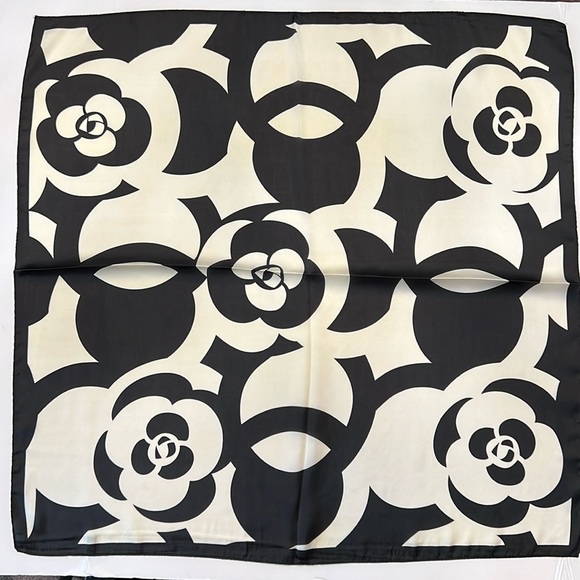 New Inspired Black & Creamy Flowered Colored Scarf - Picture 5 of 6